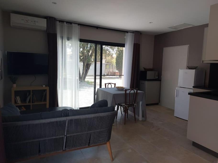 Location Independante Au Coeur Des Alpilles Pour 2 Personnes Avec Jacuzzi Villa Aureille Eksteriør billede