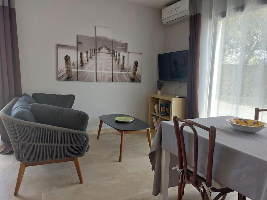 Location Independante Au Coeur Des Alpilles Pour 2 Personnes Avec Jacuzzi Villa Aureille Eksteriør billede