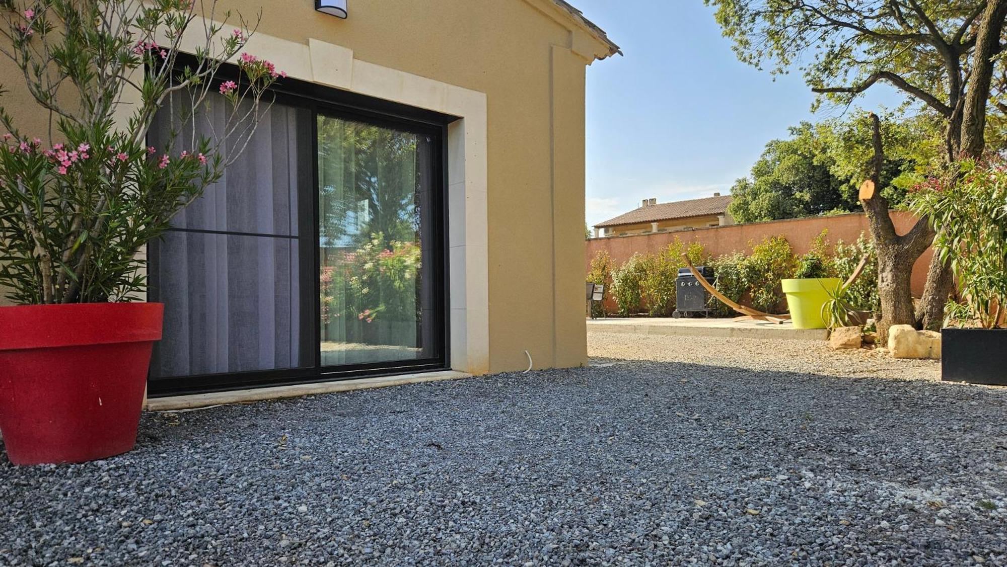 Location Independante Au Coeur Des Alpilles Pour 2 Personnes Avec Jacuzzi Villa Aureille Eksteriør billede